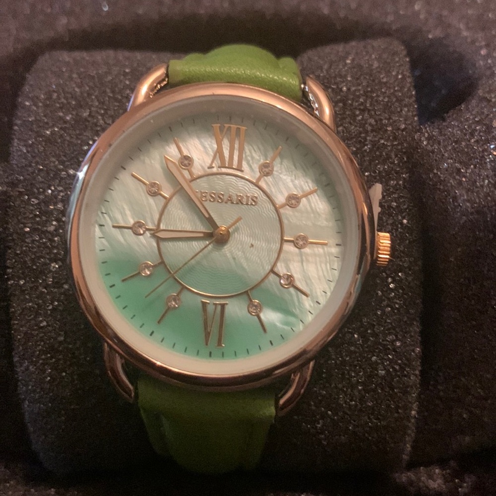 Ladies Watch w/green Watchband